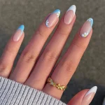 ناخن فرنچ آبی و شکوفه